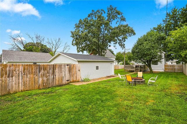 1044 17th Street NE, Cedar Rapids, IA 52402