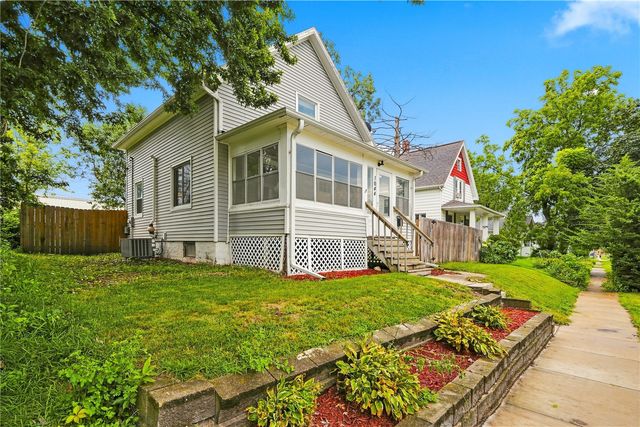 1044 17th Street NE, Cedar Rapids, IA 52402