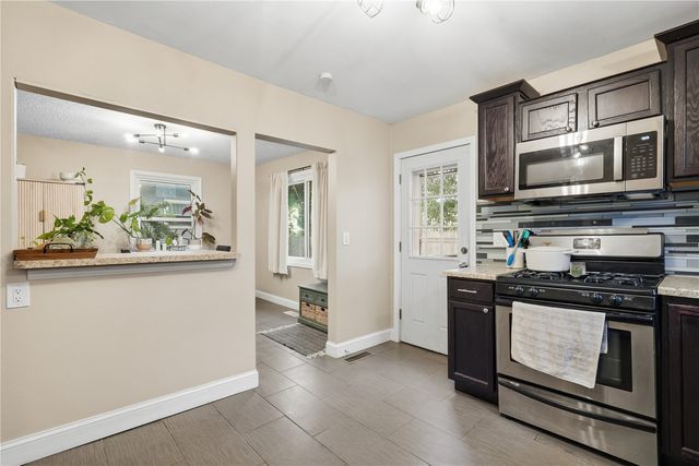 1044 17th Street NE, Cedar Rapids, IA 52402