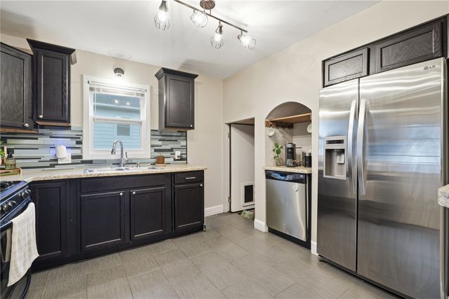 1044 17th Street NE, Cedar Rapids, IA 52402