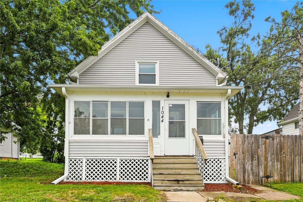 1044 17th Street NE, Cedar Rapids, IA 52402