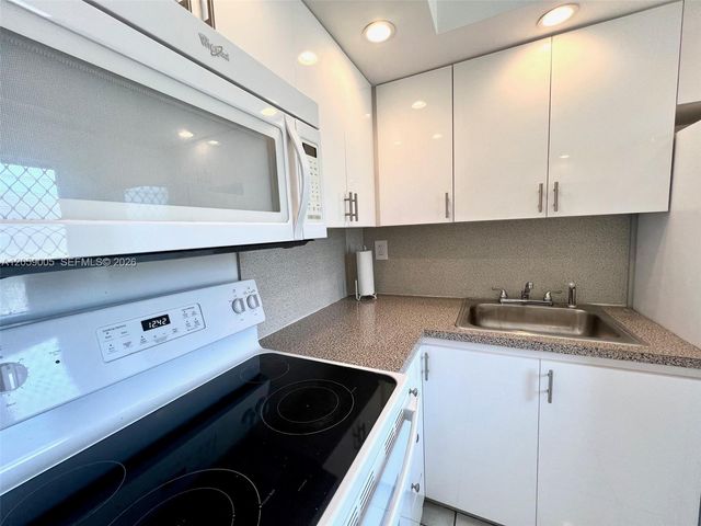 3030 Marcos Drive T302, Aventura, FL 33160