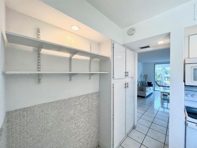 3030 Marcos Drive T302, Aventura, FL 33160