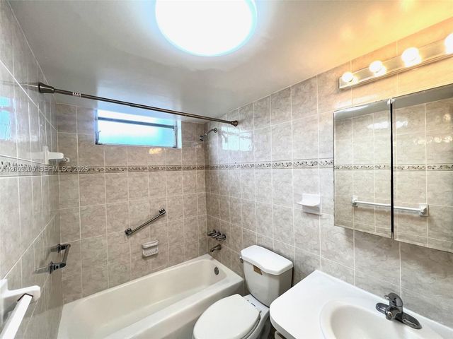 3030 Marcos Drive T302, Aventura, FL 33160