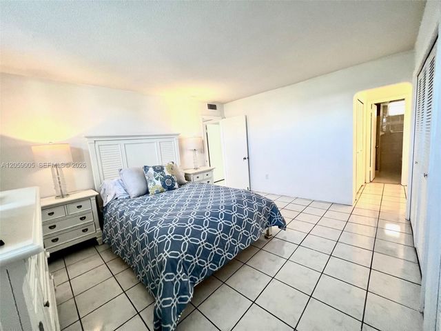 3030 Marcos Drive T302, Aventura, FL 33160