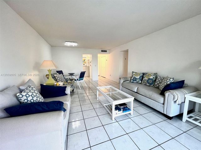 3030 Marcos Drive T302, Aventura, FL 33160