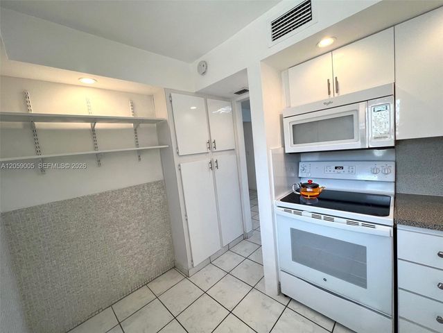 3030 Marcos Drive T302, Aventura, FL 33160