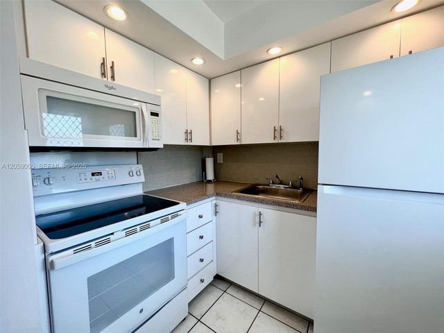3030 Marcos Drive T302, Aventura, FL 33160