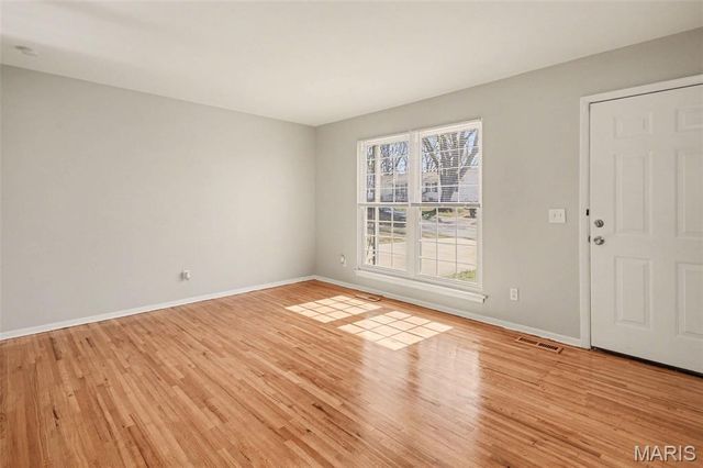 5319 Ville Angela Lane, Hazelwood, MO 63042