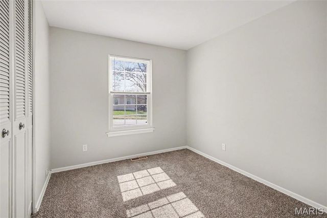 5319 Ville Angela Lane, Hazelwood, MO 63042