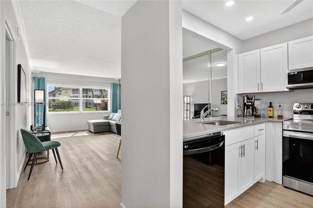 4706 NW 36th Street 411, Lauderdale Lakes, FL 33319