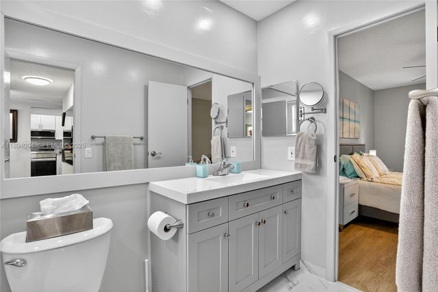 4706 NW 36th Street 411, Lauderdale Lakes, FL 33319
