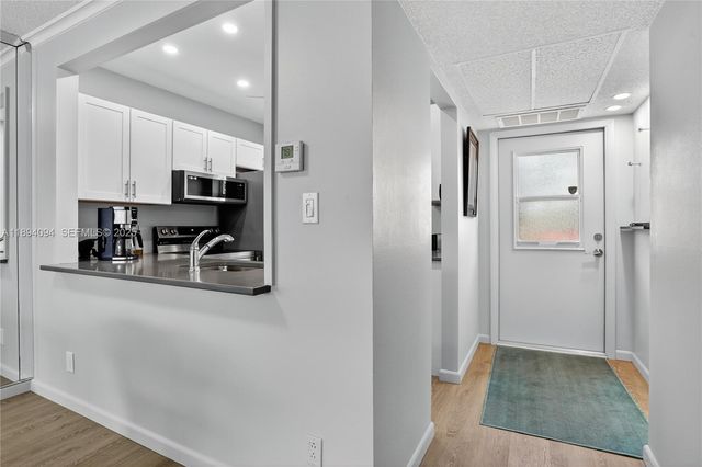4706 NW 36th Street 411, Lauderdale Lakes, FL 33319