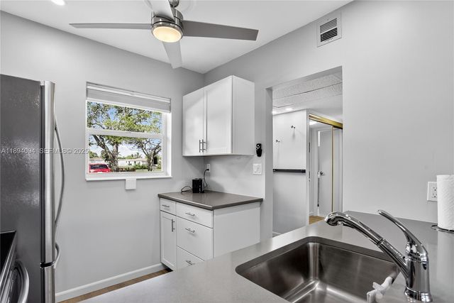 4706 NW 36th Street 411, Lauderdale Lakes, FL 33319