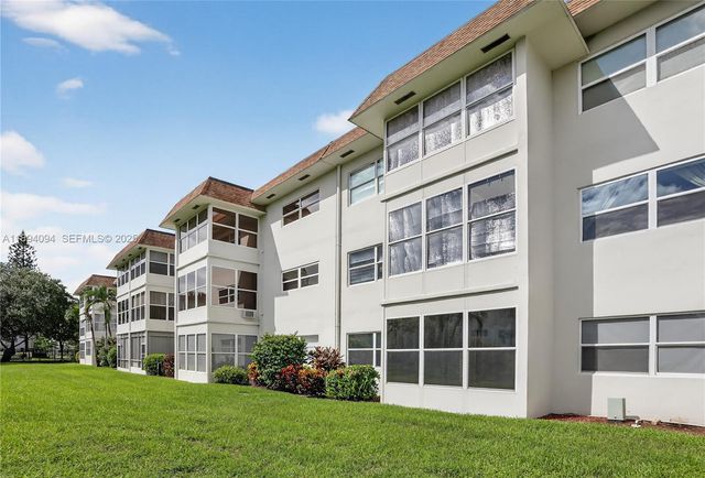 4706 NW 36th Street 411, Lauderdale Lakes, FL 33319