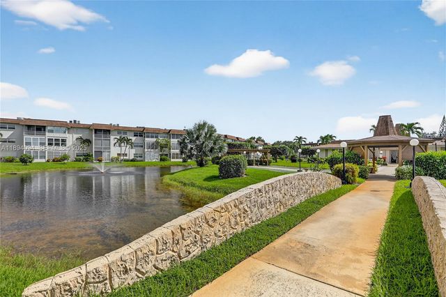 4706 NW 36th Street 411, Lauderdale Lakes, FL 33319