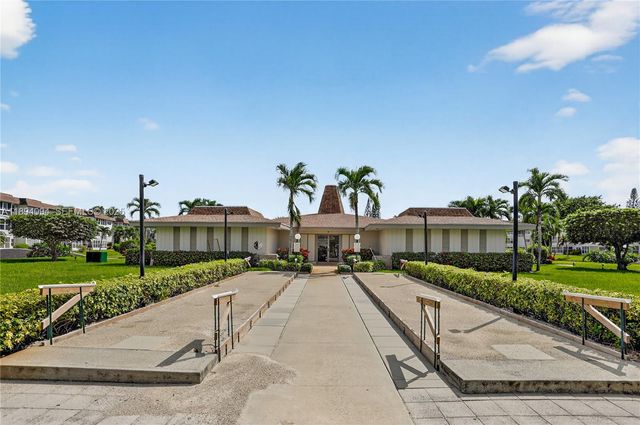 4706 NW 36th Street 411, Lauderdale Lakes, FL 33319