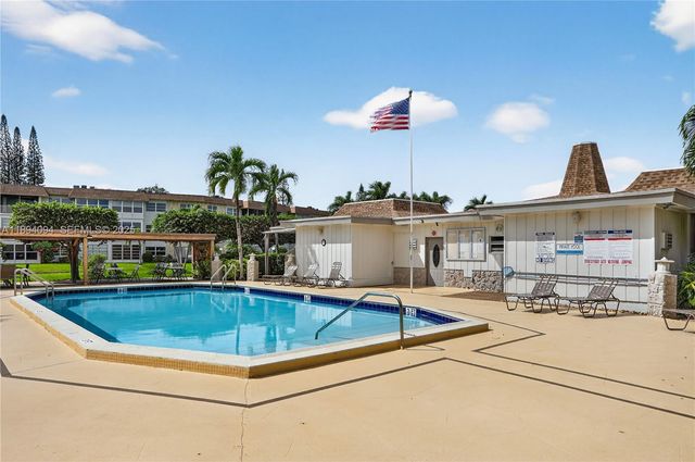 4706 NW 36th Street 411, Lauderdale Lakes, FL 33319