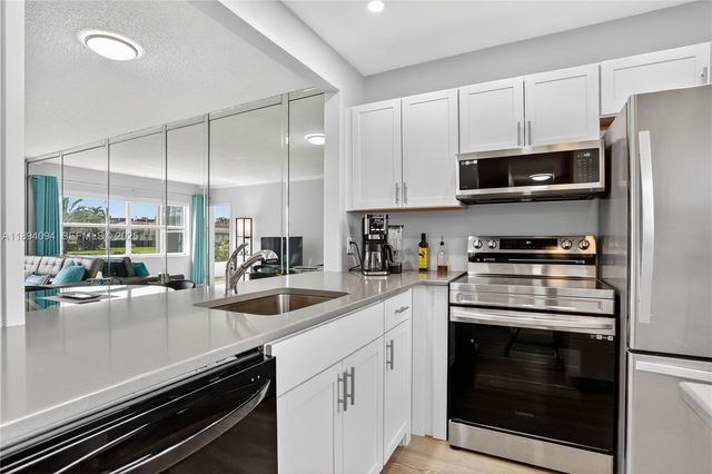 4706 NW 36th Street 411, Lauderdale Lakes, FL 33319