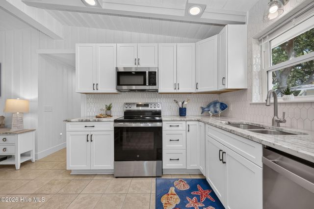 105 SE 76th Street, Oak Island, NC 28465