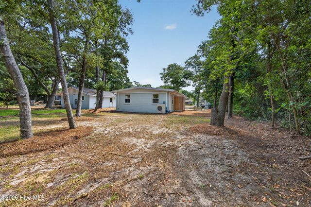 105 SE 76th Street, Oak Island, NC 28465