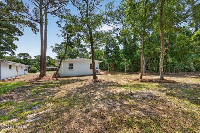 105 SE 76th Street, Oak Island, NC 28465