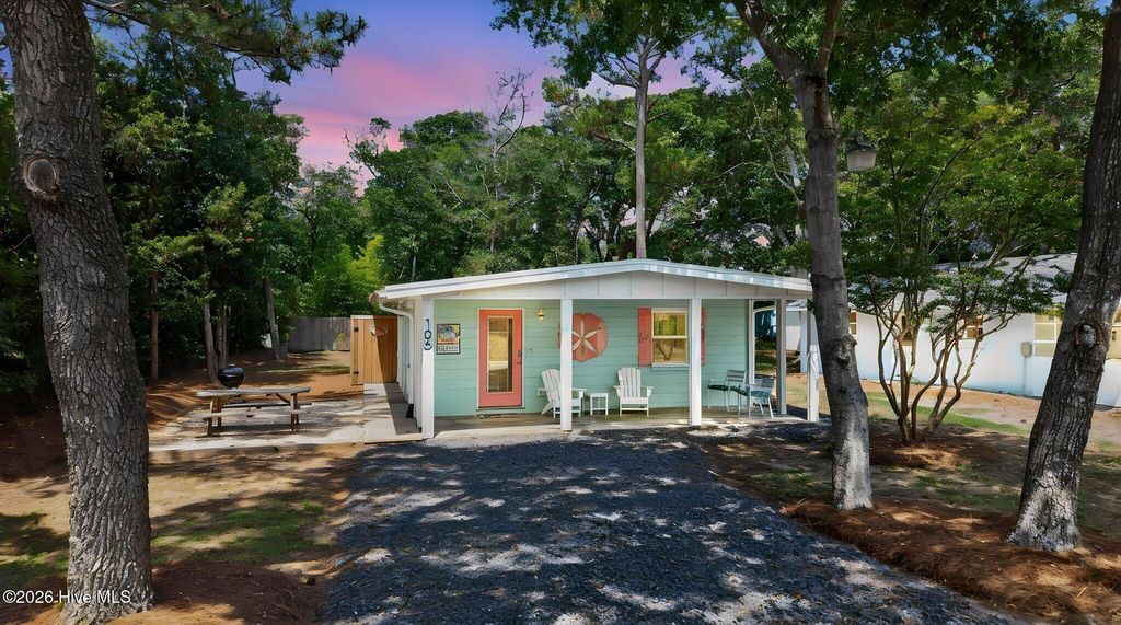 105 SE 76th Street, Oak Island, NC 28465