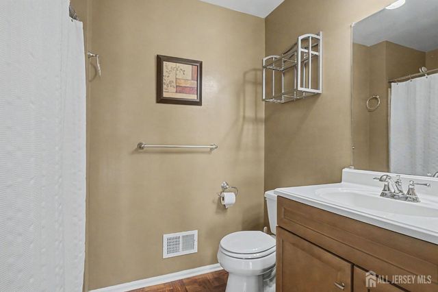 8 Clay Street, North Brunswick, NJ 08902