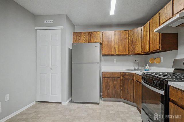 8 Clay Street, North Brunswick, NJ 08902