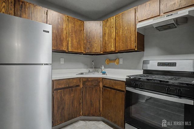 8 Clay Street, North Brunswick, NJ 08902