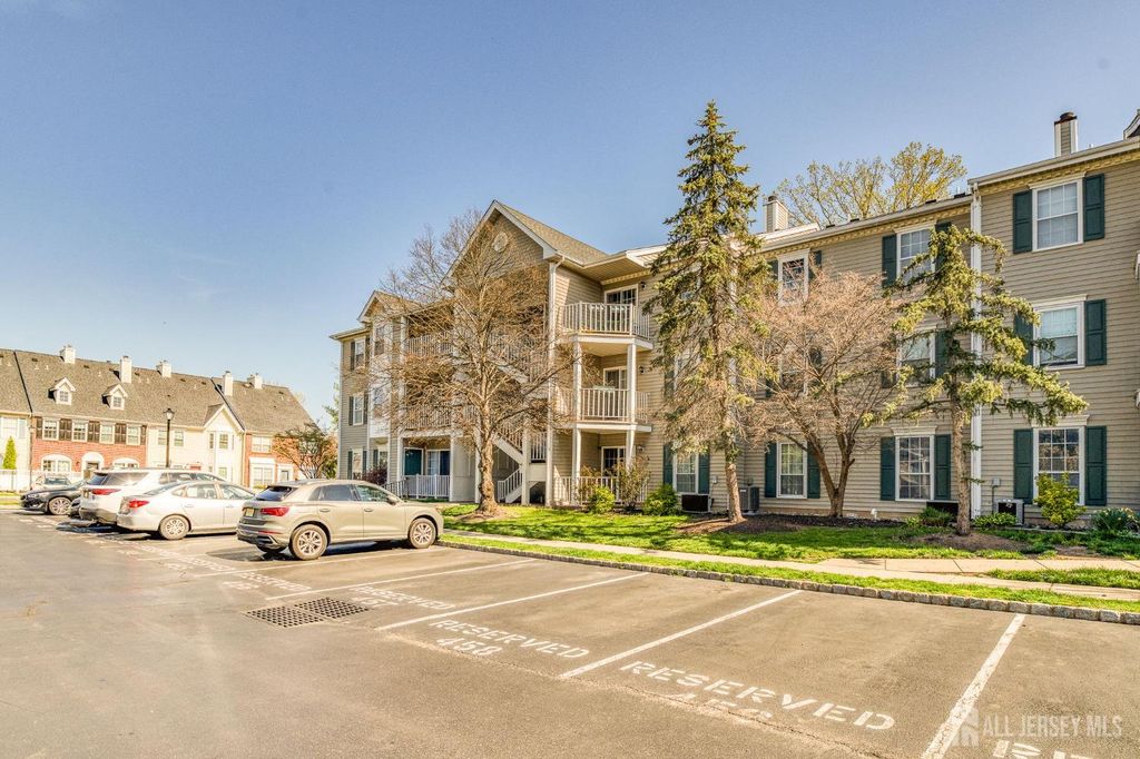 8 Clay Street, North Brunswick, NJ 08902