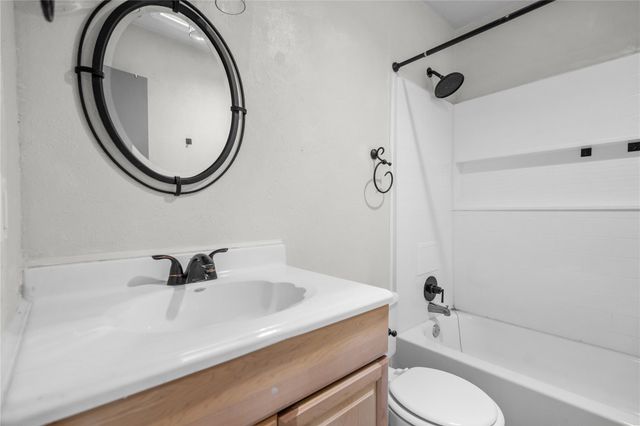 6718 Silvermine DR 302, Austin, TX 78736