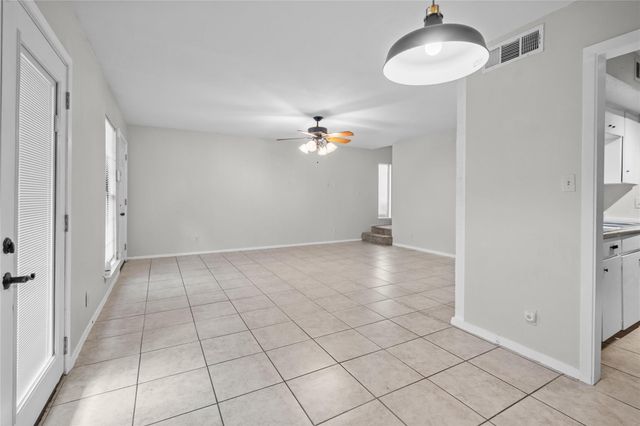 6718 Silvermine DR 302, Austin, TX 78736