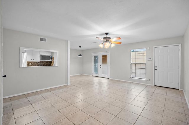 6718 Silvermine DR 302, Austin, TX 78736
