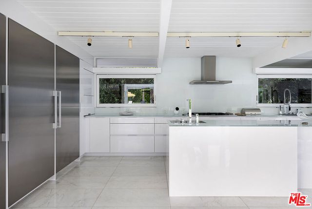 1323 S Driftwood Drive, Palm Springs, CA 92264