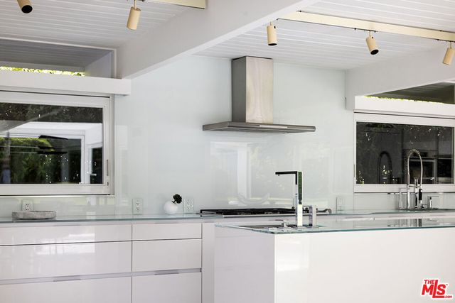 1323 S Driftwood Drive, Palm Springs, CA 92264