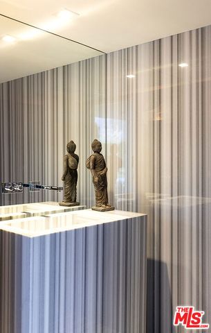 1323 S Driftwood Drive, Palm Springs, CA 92264