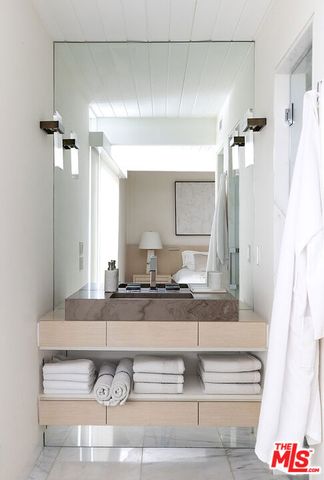 1323 S Driftwood Drive, Palm Springs, CA 92264