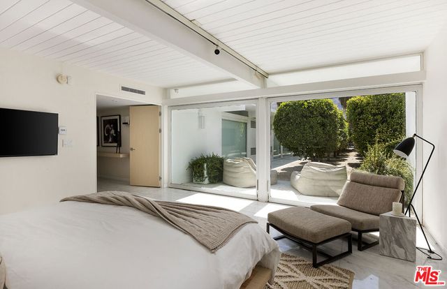 1323 S Driftwood Drive, Palm Springs, CA 92264