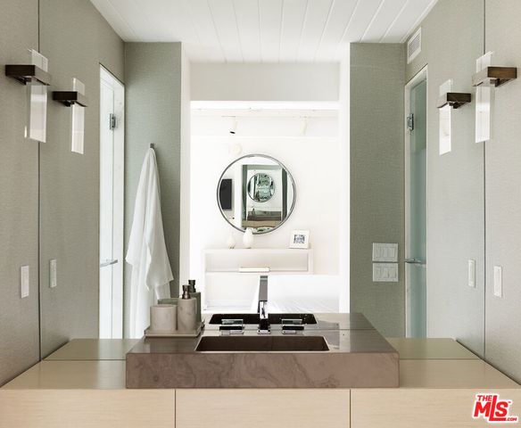 1323 S Driftwood Drive, Palm Springs, CA 92264