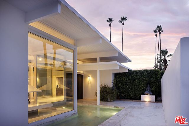 1323 S Driftwood Drive, Palm Springs, CA 92264