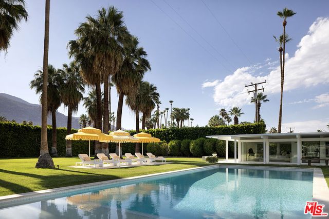 1323 S Driftwood Drive, Palm Springs, CA 92264