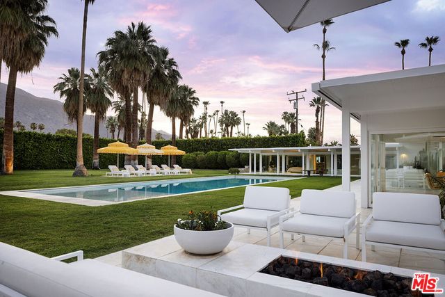 1323 S Driftwood Drive, Palm Springs, CA 92264