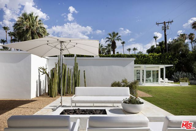 1323 S Driftwood Drive, Palm Springs, CA 92264