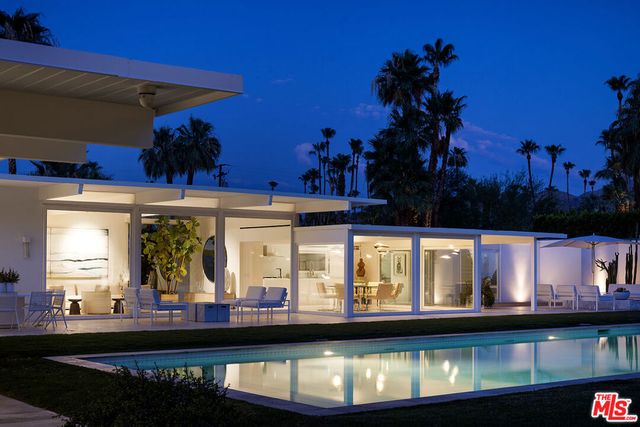 1323 S Driftwood Drive, Palm Springs, CA 92264