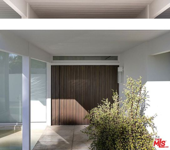 1323 S Driftwood Drive, Palm Springs, CA 92264