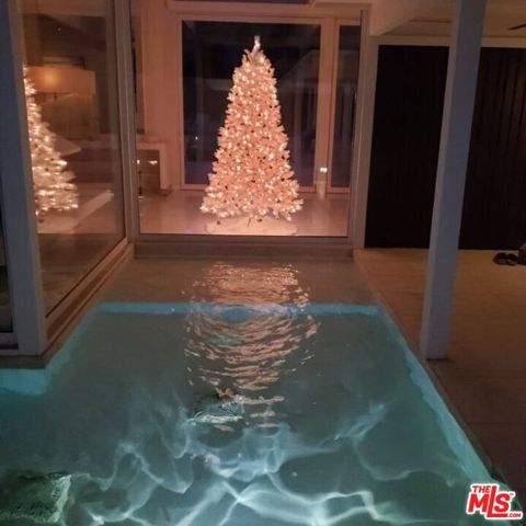 1323 S Driftwood Drive, Palm Springs, CA 92264