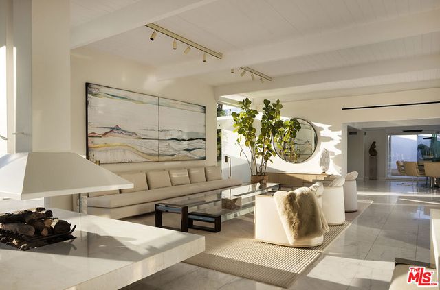 1323 S Driftwood Drive, Palm Springs, CA 92264