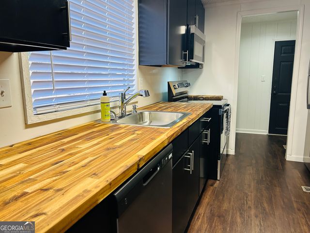 942 Paradise Valley, Cornelia, GA 30531