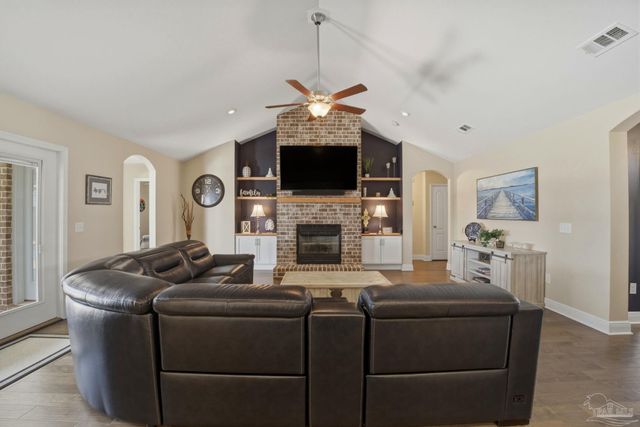 5514 Dunridge Dr, Pace, FL 32571